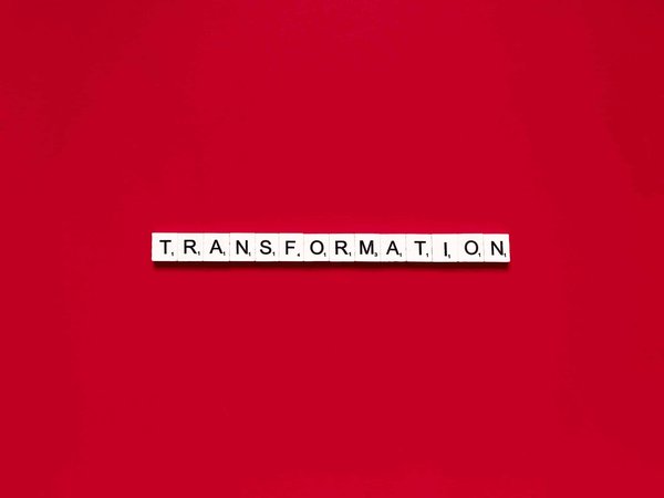 Quelles astuces pour transformer une vieille baignoire en un mini-bassin aquatique pour terrasse ?